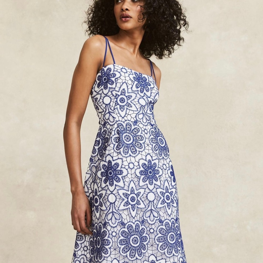 Beautiful Details! 💙 Floral Lace Midi Dress